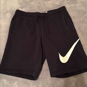 Nike Shorts size medium large Nike check with pockets